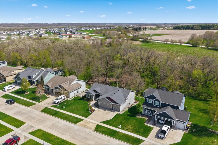 Property Photo:  1009 Baileys Grove Drive  IA 50003 