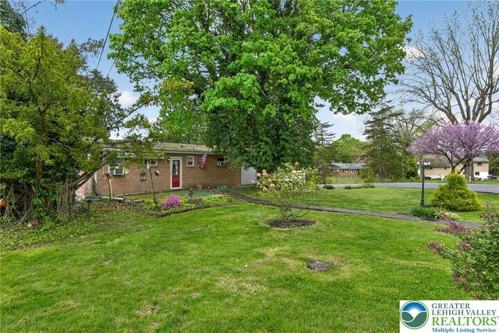 Property Photo:  1220 Oakwood Drive  PA 18017 