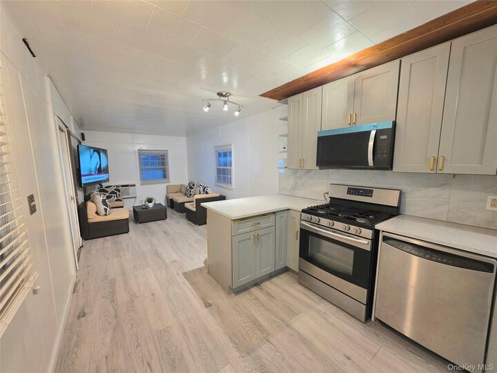 Property Photo:  525 Riverleigh Ave C7  NY 11901 