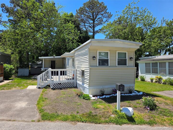 Property Photo: 525 Riverleigh Ave C7 NY 11901