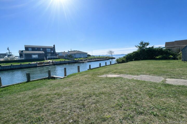 Property Photo:  39 Barracuda Road  NY 11942 