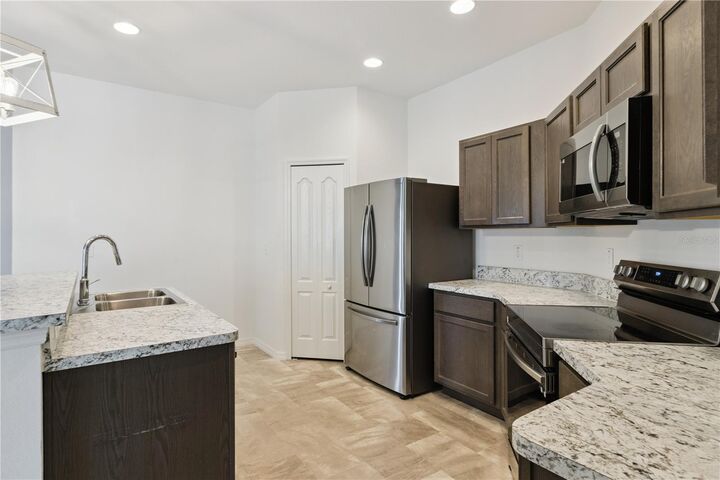 Property Photo: 305 Arbuthnot Street FL 33881