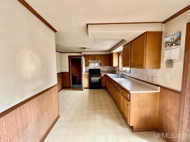 Property Photo:  219 E Bonnie Street  MI 49938 