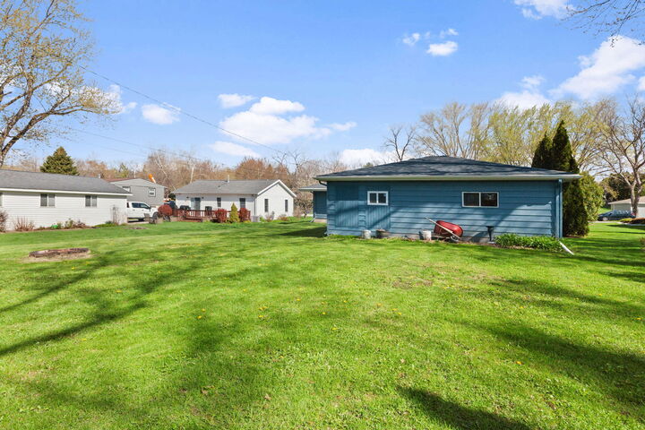 Property Photo:  30215 Sumac Dr  WI 53105 