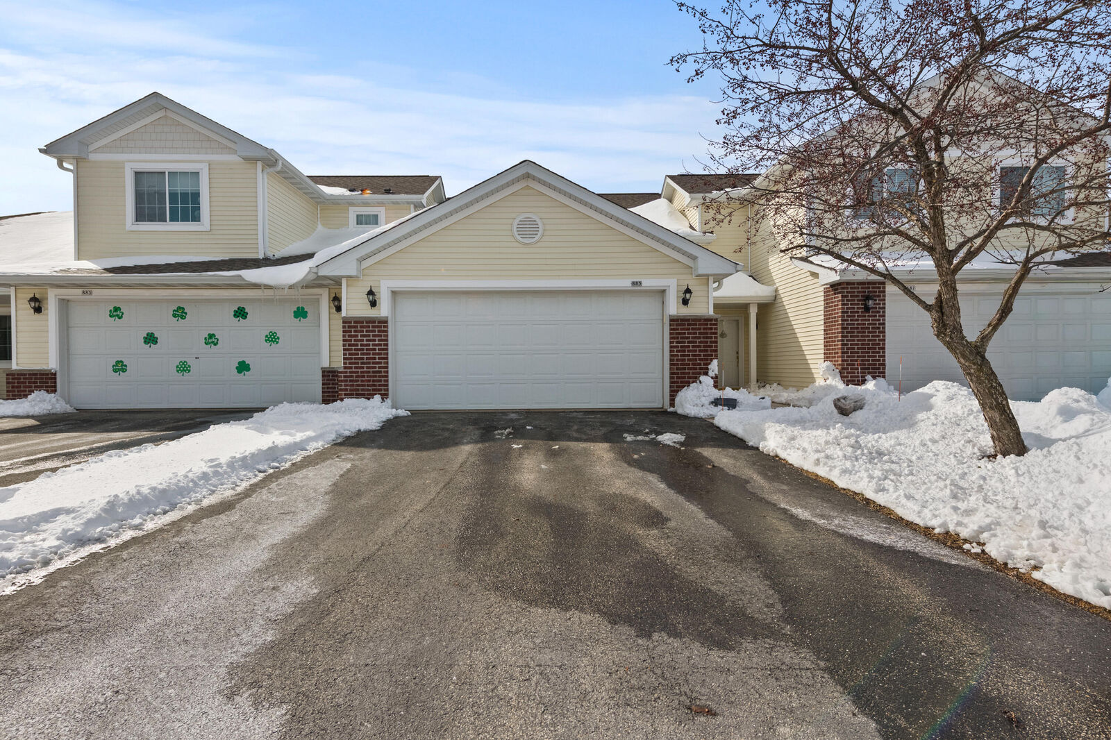 Property Photo:  885 Cumberland Ln  WI 53074 