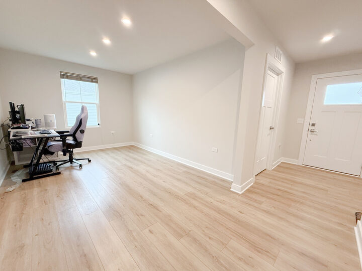 Property Photo:  2646 Kellogg Court  IL 60560 