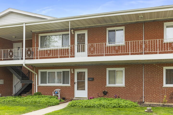 Property Photo:  641 Dulles Road B  IL 60016 