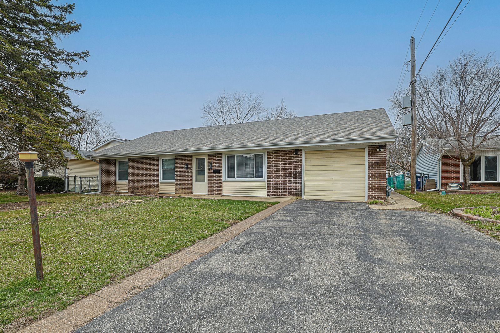 Property Photo:  7815 Carlisle Drive  IL 60133 