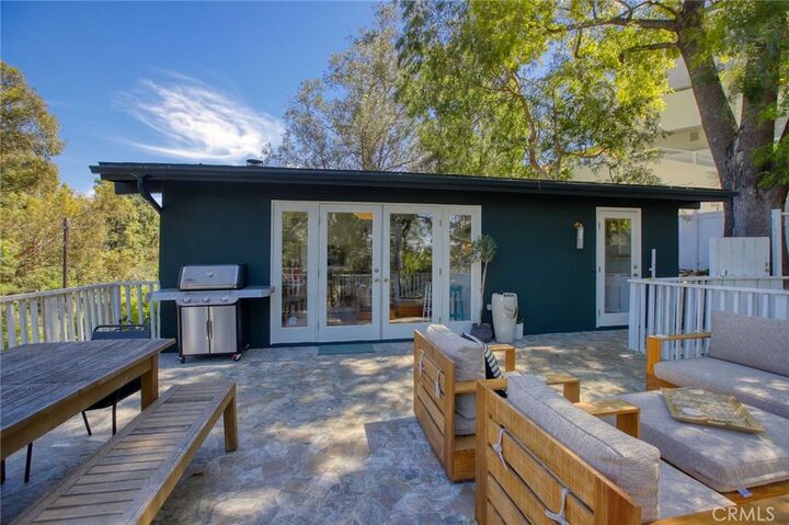 Property Photo: 3122 Oakcrest CA 90068