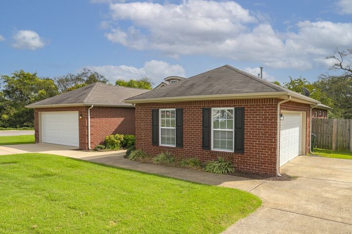 Property Photo:  564 Rose Cottage Cir  TN 37066 