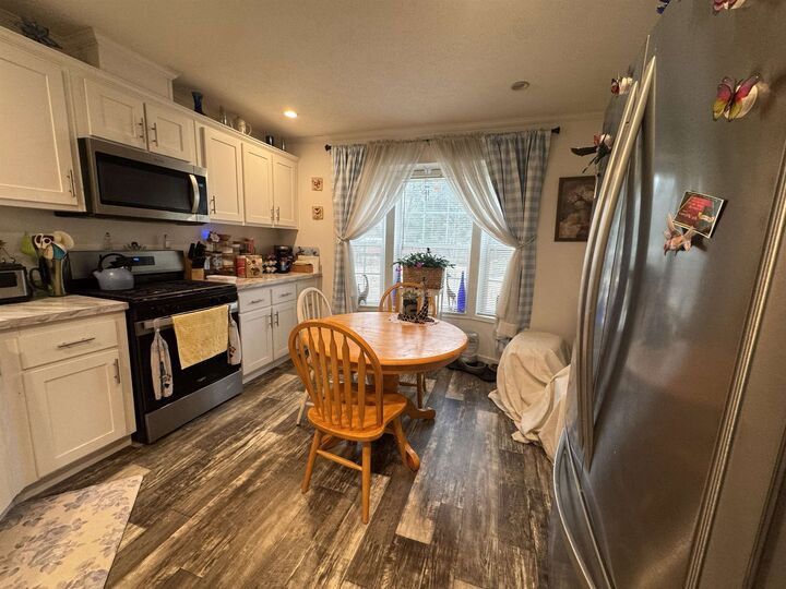 Property Photo:  3 Chamberlain Court  NH 03244 