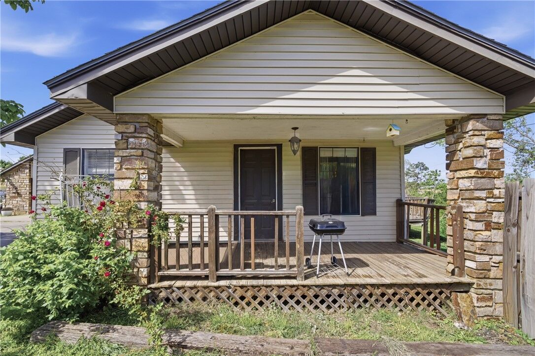 Property Photo: 100 N Brewer Court AR 72701