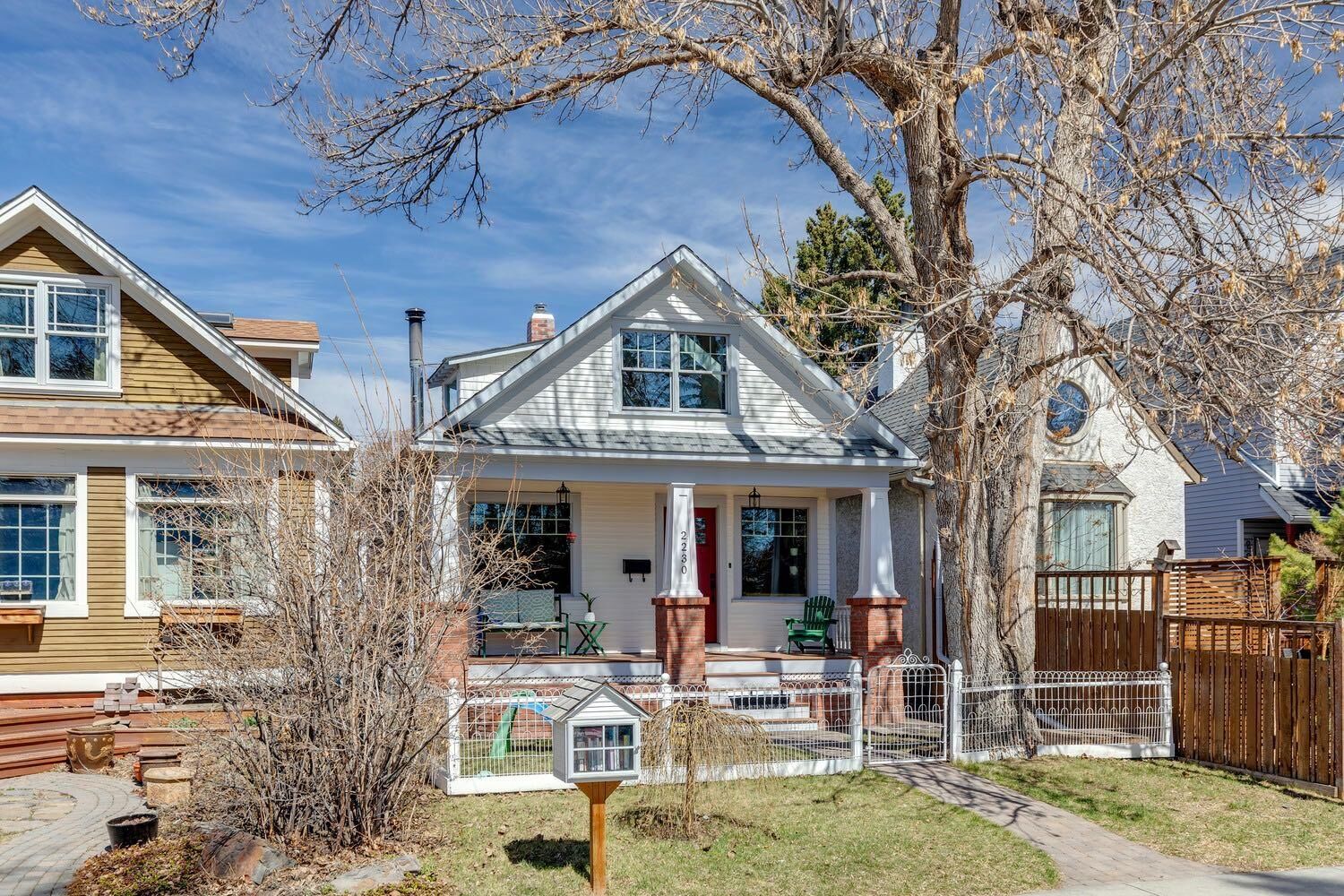 Photo de la propriété:  2230 22 Avenue SW  AB T2T 0S7 