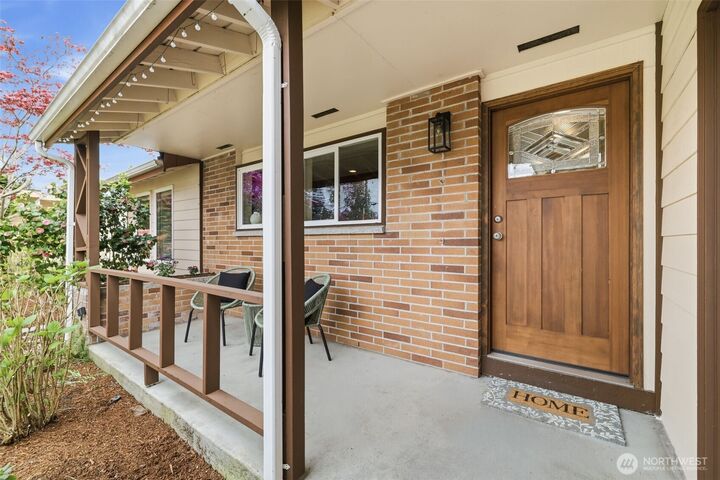 Property Photo:  422  159th Place SE  WA 98008 