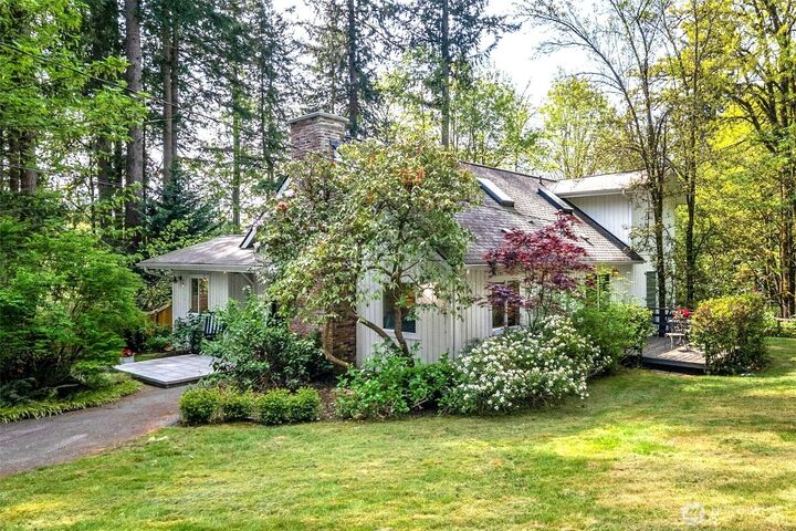 Property Photo:  15715  249 Avenue SE  WA 98027 