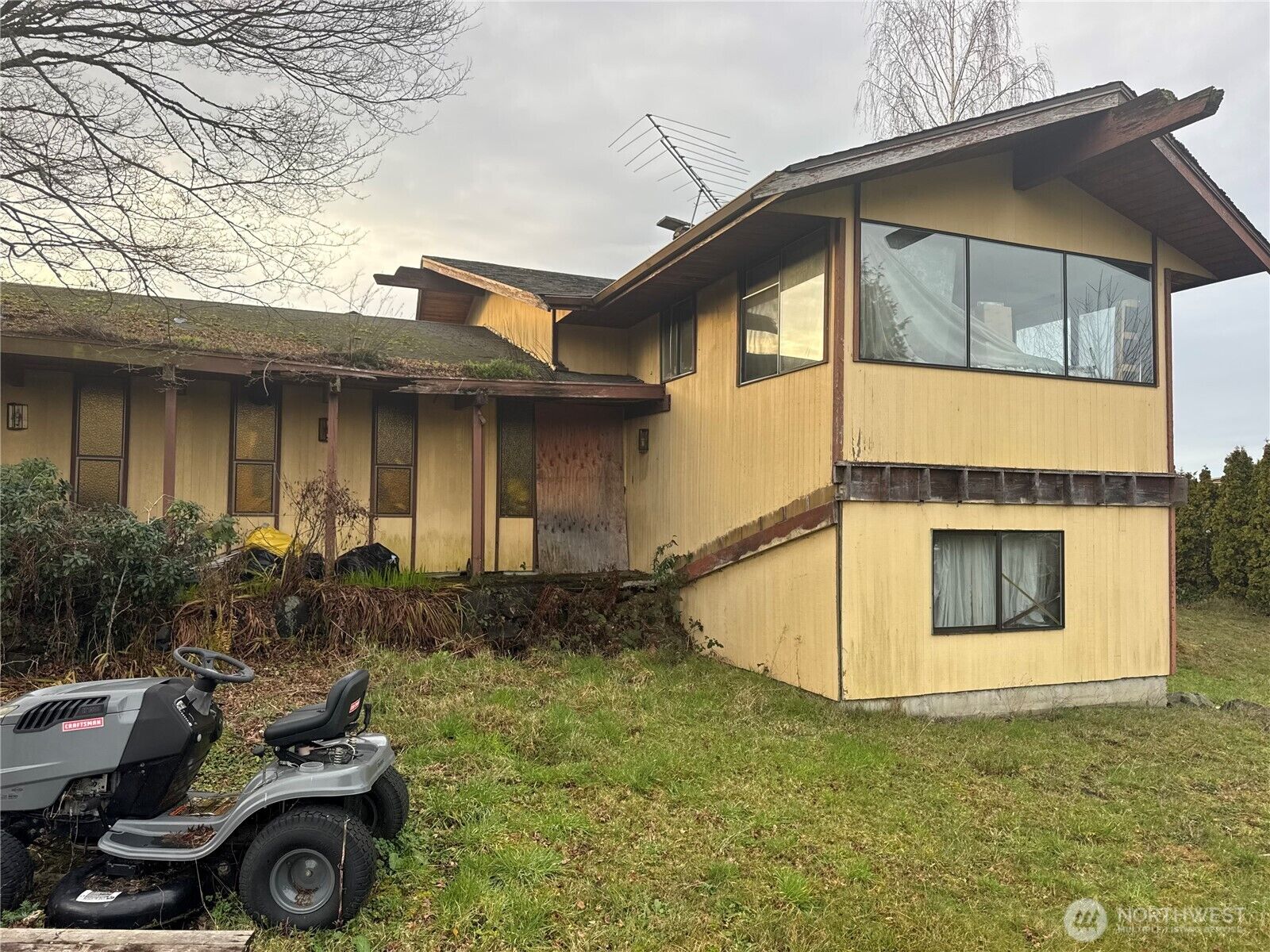 Property Photo:  3209  52nd Place  WA 98203 