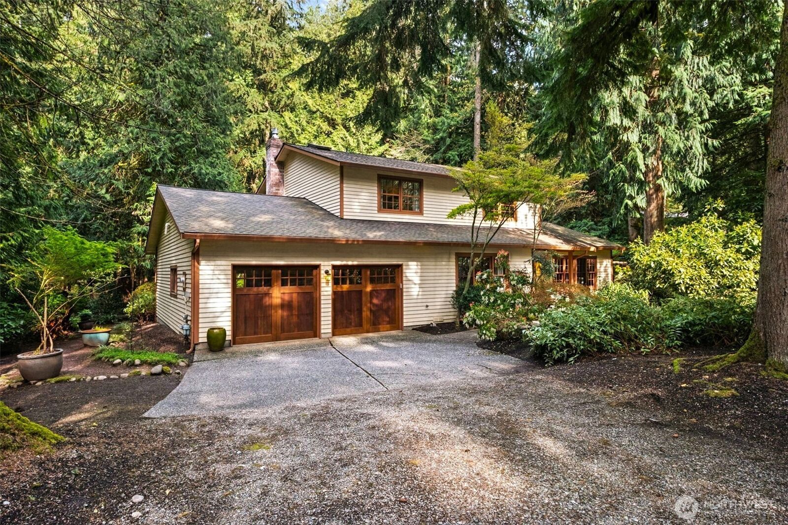 Property Photo:  25300 SE Mirrormont Way  WA 98027 