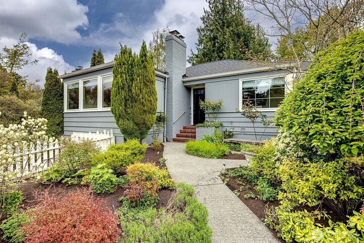 Property Photo:  3240 W Viewmont Way W  WA 98199 