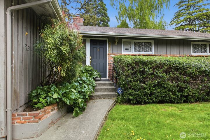 Property Photo:  258 SW 176th Place  WA 98166 