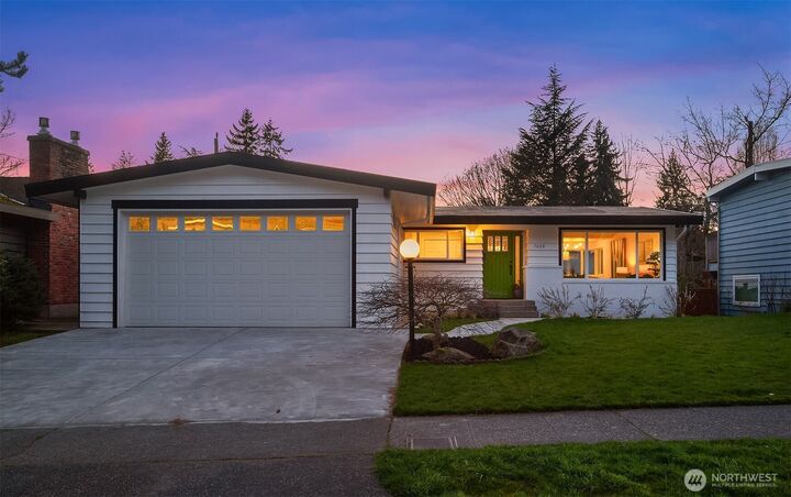 Property Photo:  7039  39th Avenue NE  WA 98115 