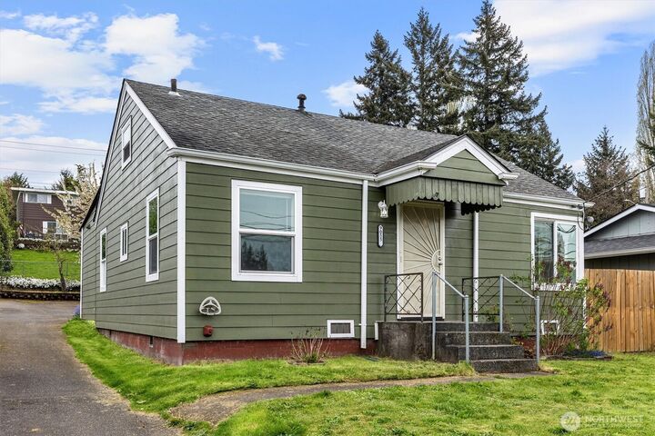 Property Photo:  9055  Yakima Avenue  WA 98444 
