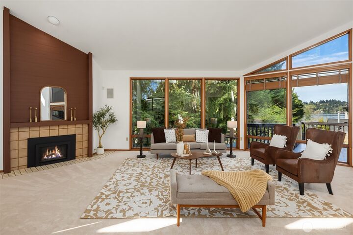 Property Photo:  8438 N Mercer Way  WA 98040 