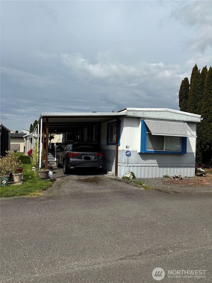 Property Photo:  16600  25th Avenue NE 61  WA 98271 