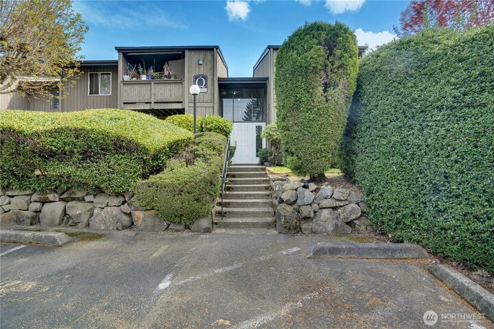 Property Photo:  1505 N Defiance Street Q106  WA 98406 