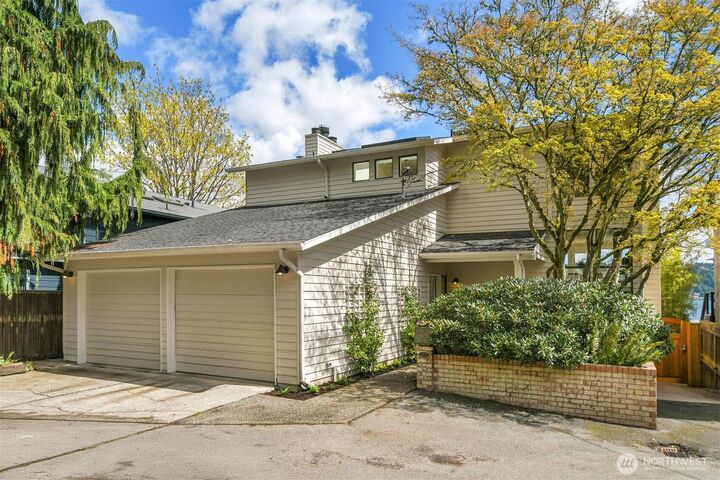 Property Photo:  12570  Riviera Place NE  WA 98125 