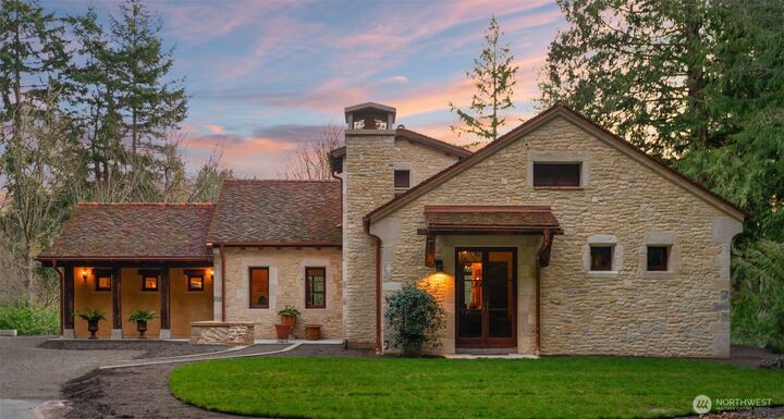 Property Photo:  11008 N Deer Drive  WA 98020 