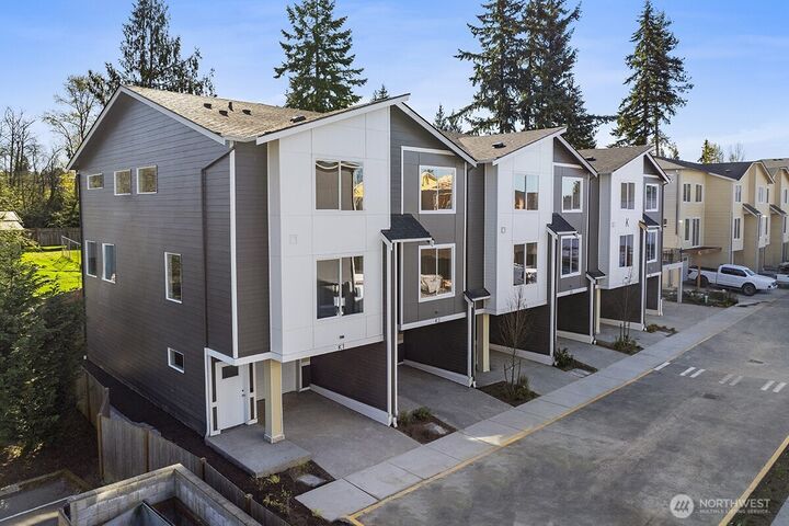 Property Photo:  16823  Alder Way K3  WA 98037 