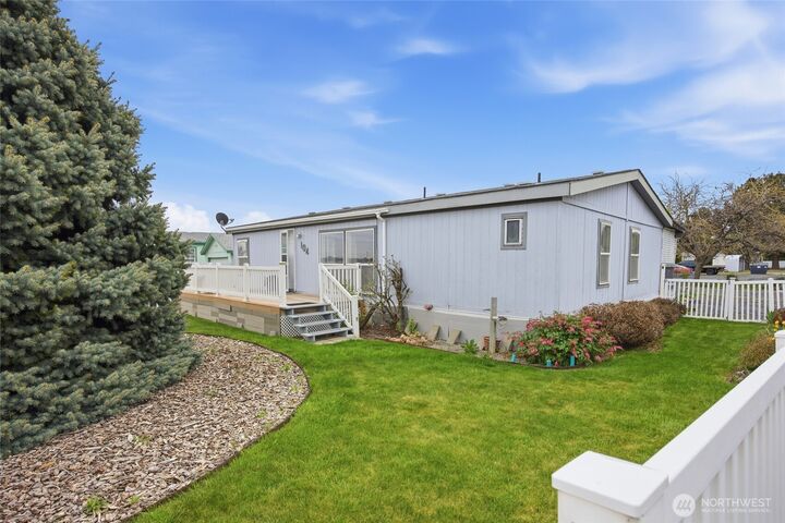 Property Photo: 2285 Basin Street SW 104 WA 98823