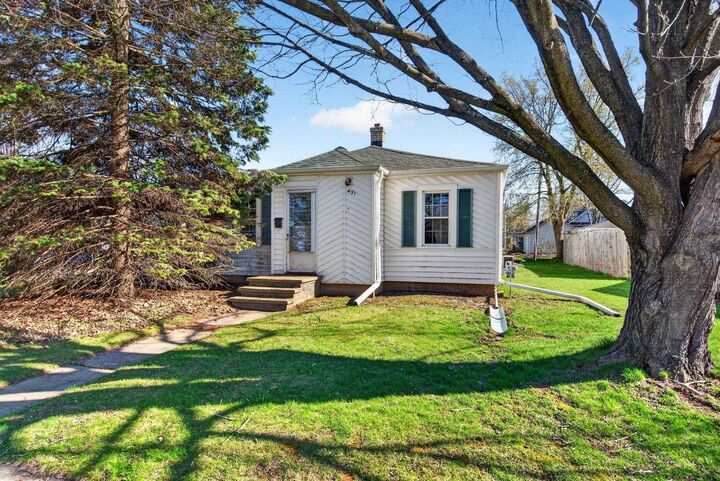 Property Photo:  431 E Coolidge Avenue  WI 54915-1975 