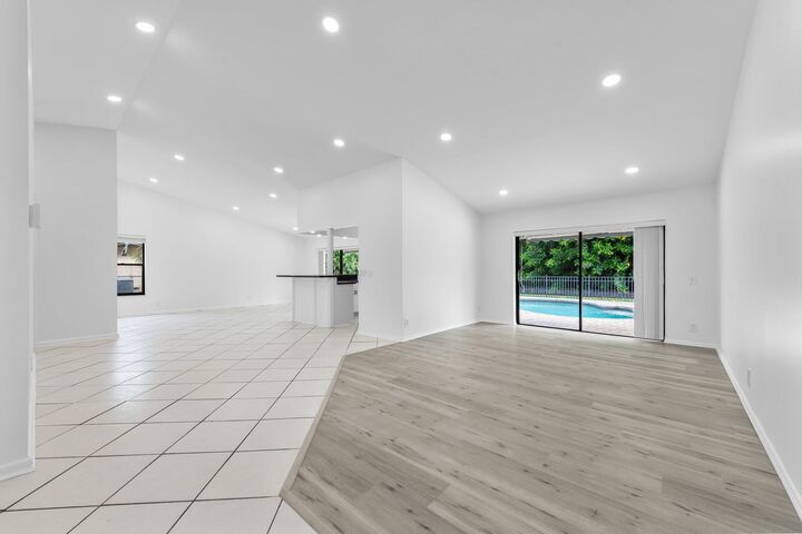 Property Photo: 9718 Lancaster Place FL 33434