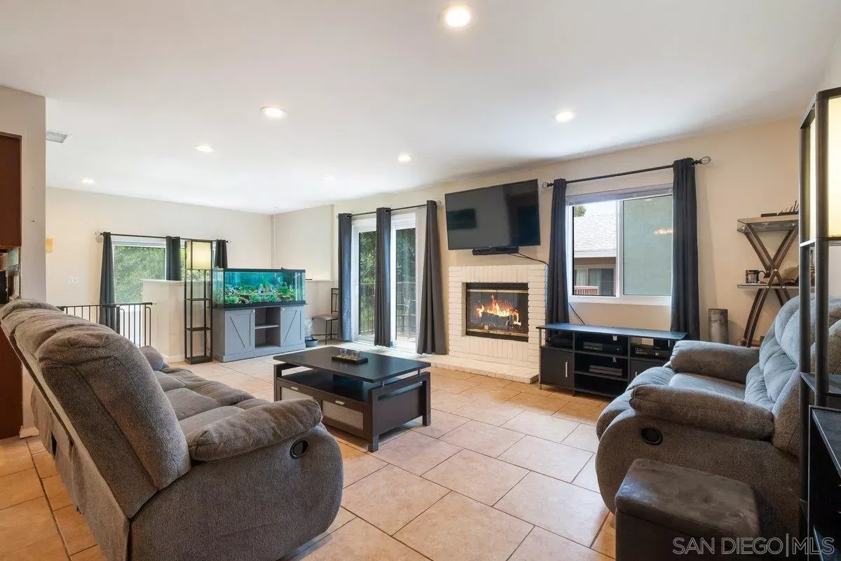 Property Photo:  1516 Concord Way Unit D  CA 91911 