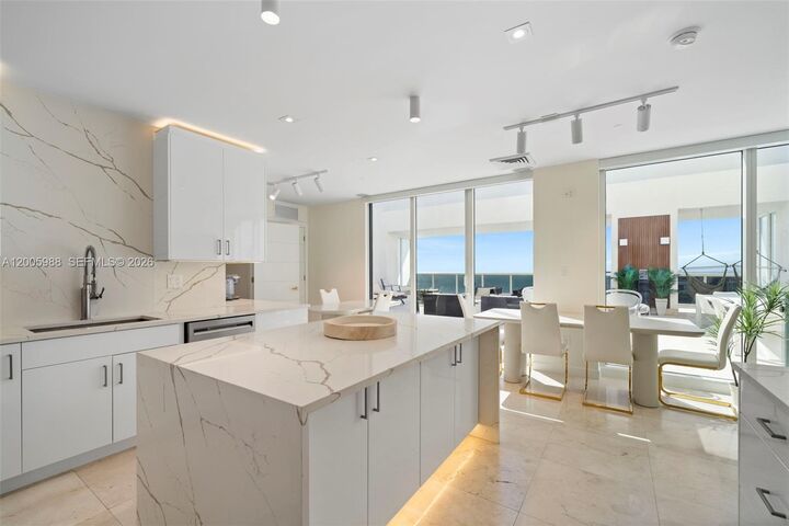 Property Photo:  1830 S Ocean Dr 5103  FL 33009 