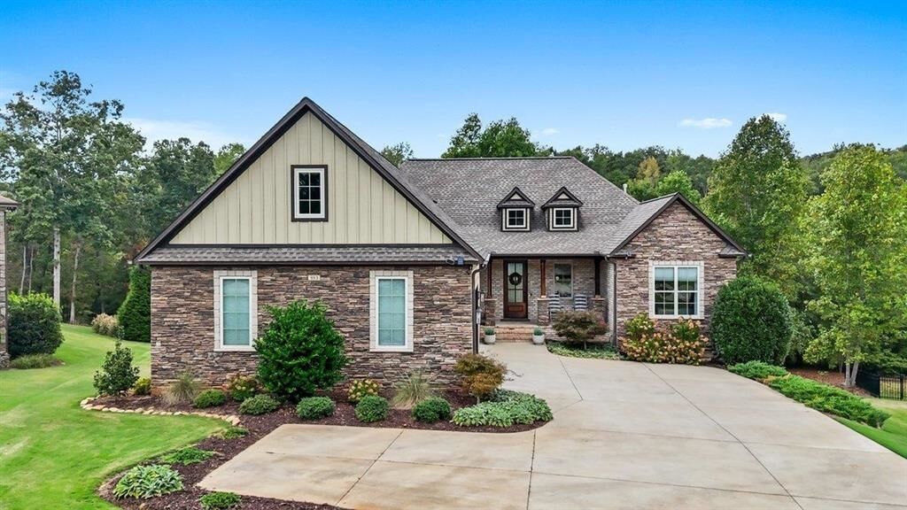 Property Photo:  383 Island Green Lane  SC 29349 