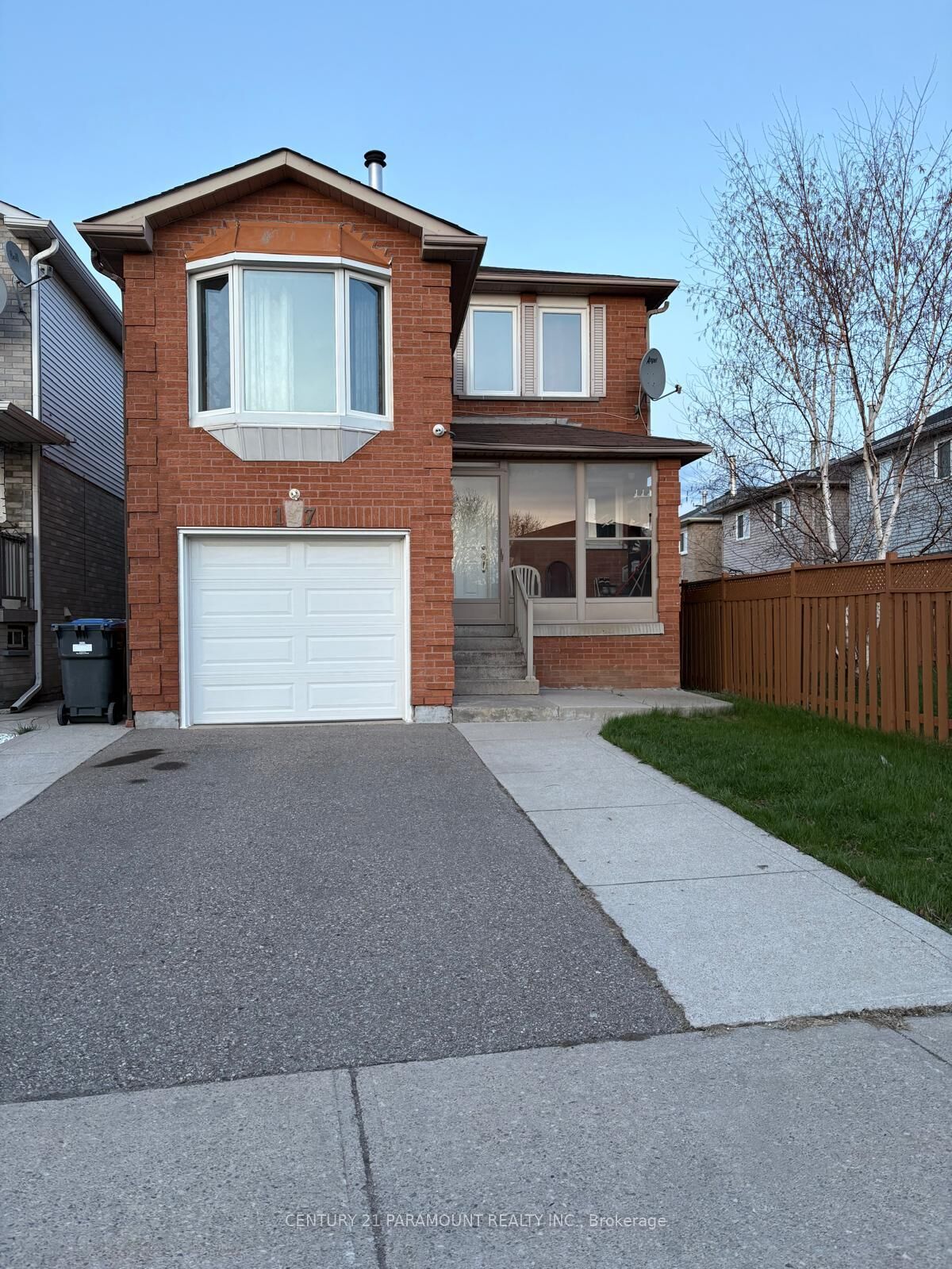 Property Photo:  17 Timberlane Drive  ON L6Y 3Y6 