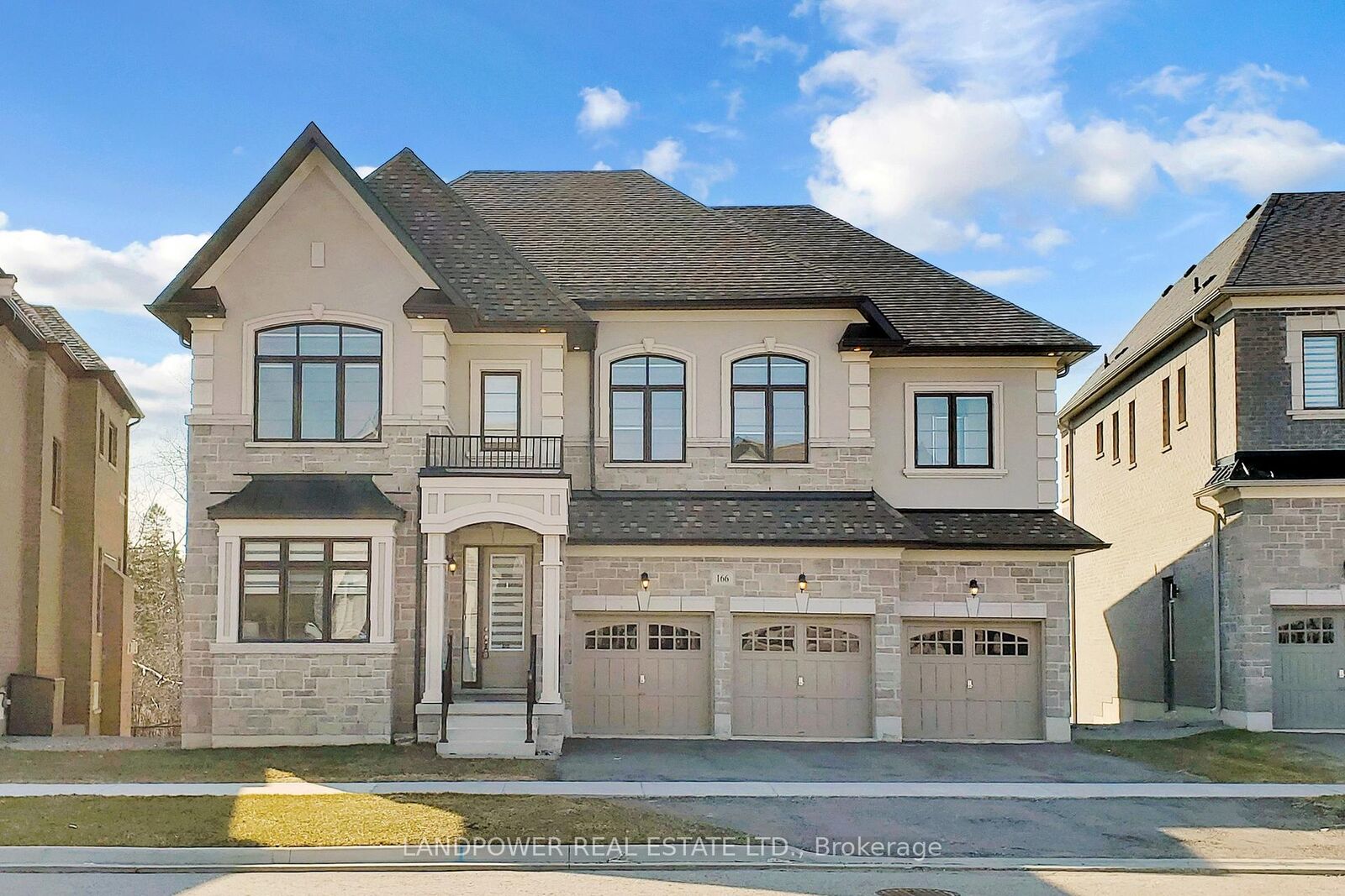 Property Photo:  166 Prairie Rose Drive  ON L4S 0M9 