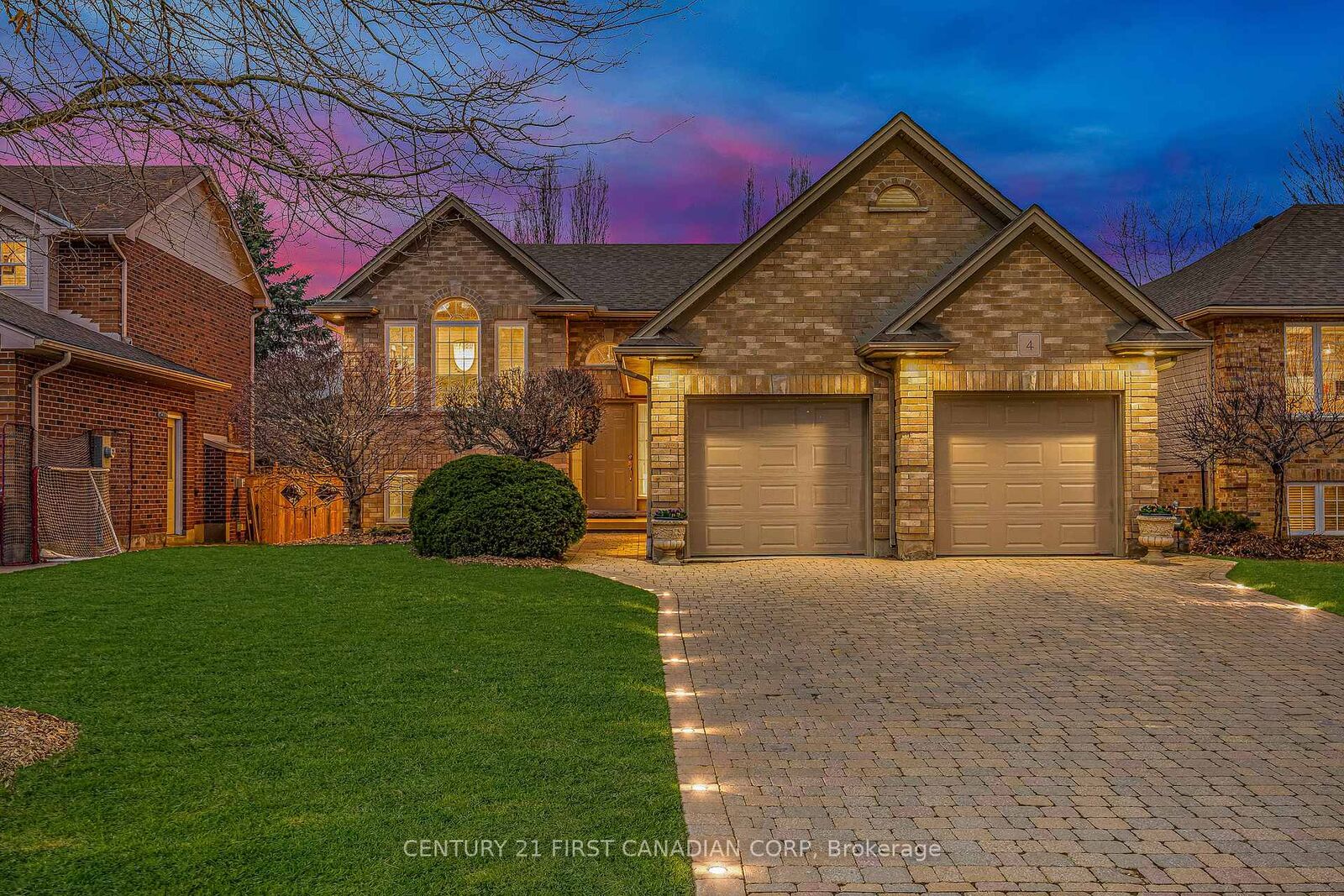 Property Photo:  4 Oakwood Court  ON N4X 1B3 