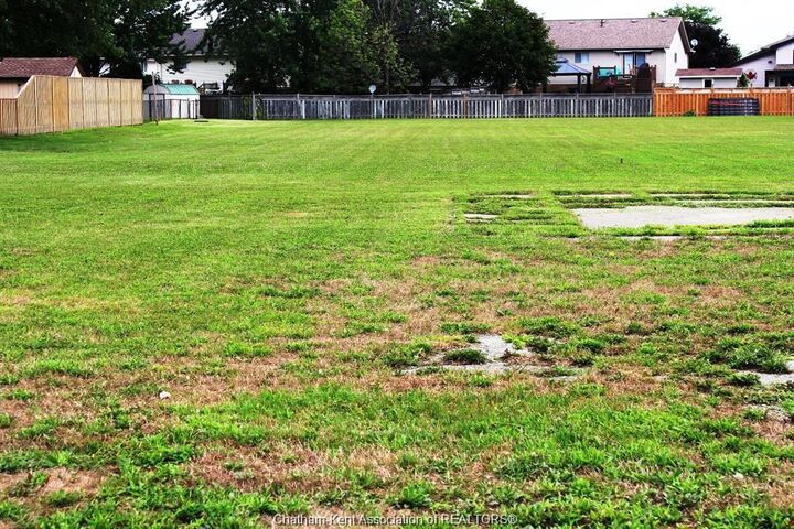 Property Photo:  1814 Dufferin Avenue  ON N8A 2X6 