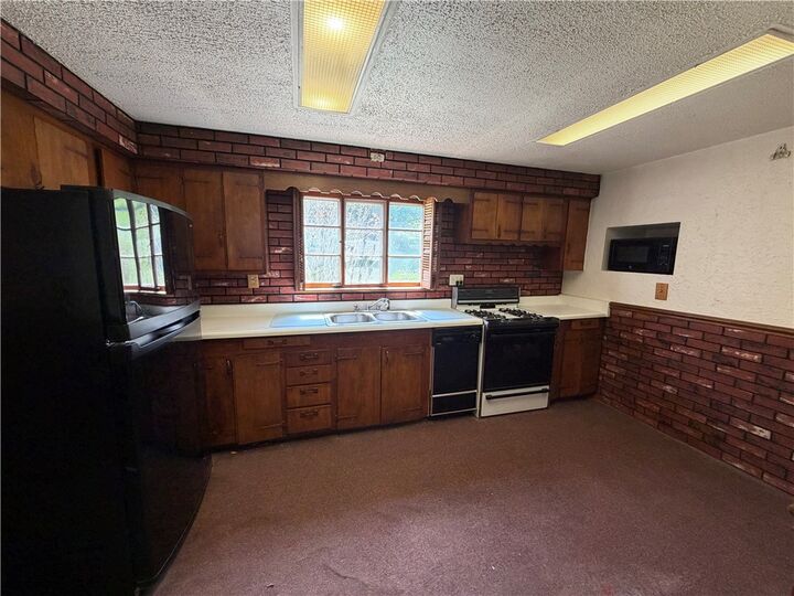 Property Photo:  214 Madison Ave  PA 15637 