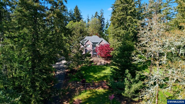 Property Photo:  462 Shannon Dr NW  OR 97321 