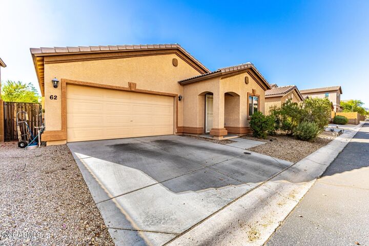 Property Photo:  900 W Broadway Avenue 62  AZ 85120 