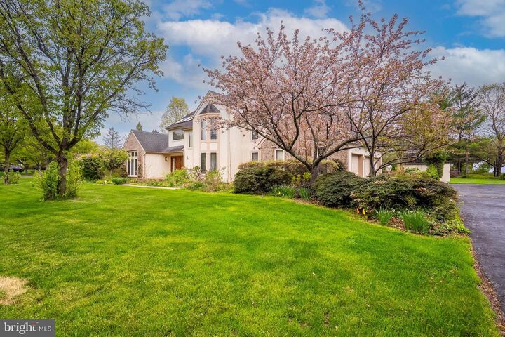 Property Photo:  20 Sapphire Drive  NJ 08550 