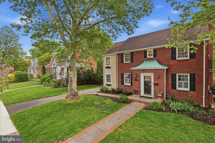 Property Photo:  139 S Abingdon Street  VA 22204 