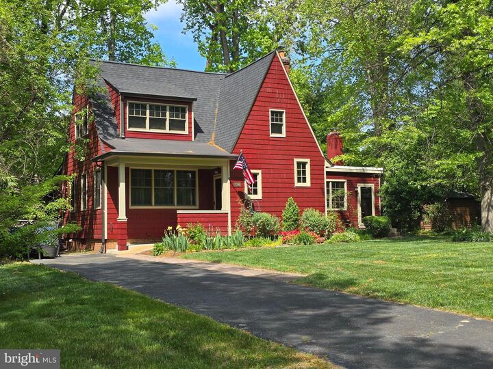 Property Photo:  7108 Larrlyn Drive  VA 22151 