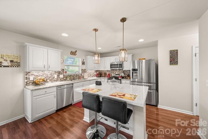 Property Photo:  6514 Glenmoor Drive  NC 28214 