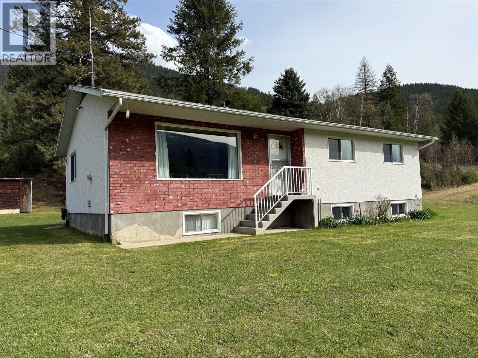 Property Photo: 6915 Kimoff Road BC V0G 2J0