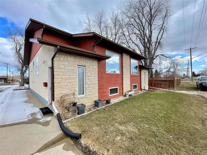 Photo de la propriété:  314 Third Avenue  MB R0K 0H0 